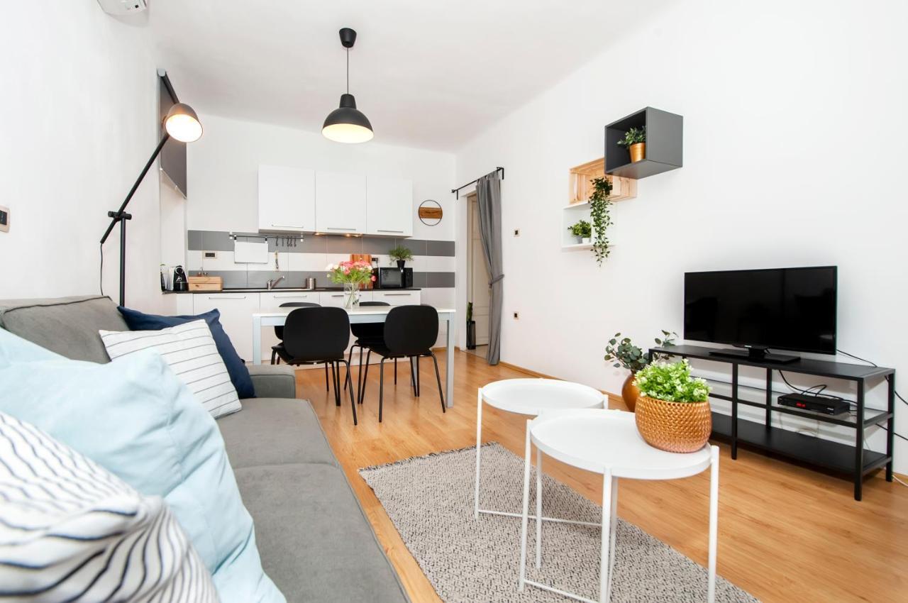 Apartment Mimi ロヴィニ エクステリア 写真