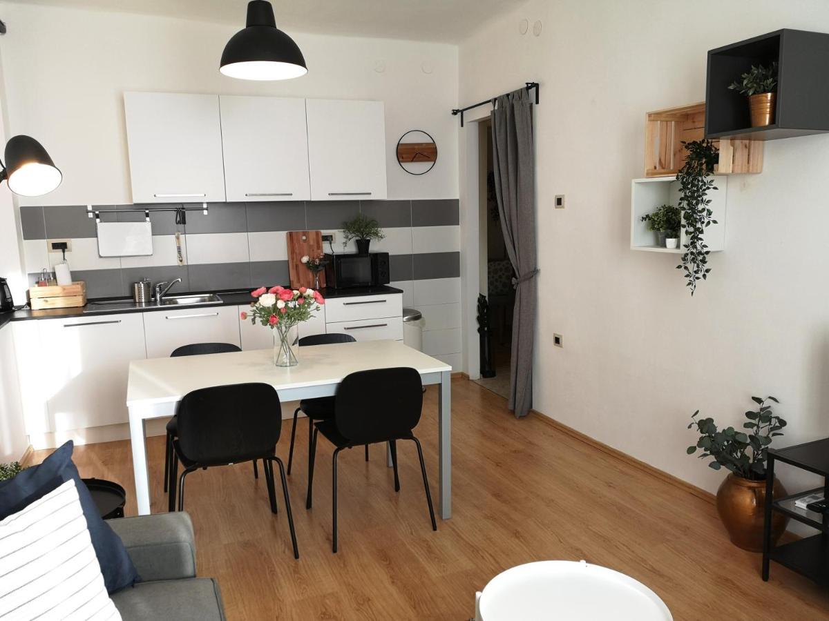 Apartment Mimi ロヴィニ エクステリア 写真