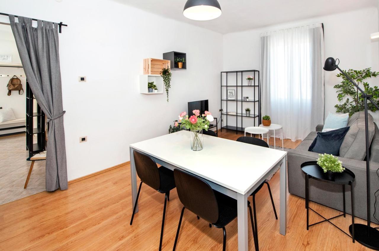 Apartment Mimi ロヴィニ エクステリア 写真